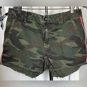 Sundry camouflage shorts